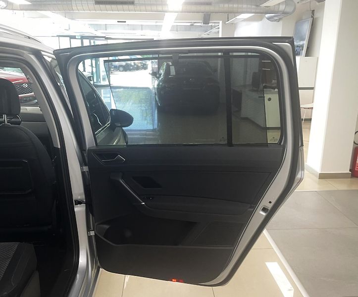 Volkswagen Touran 2,0TDi Comfortline, ČR, 1.MAJ - fotka 13 z 30