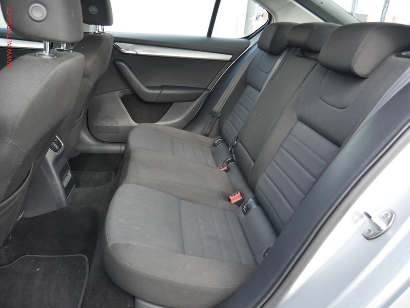 Škoda Octavia (2013) 2.0 TDi, ČR, Elegance, DSG - fotka 10 z 20