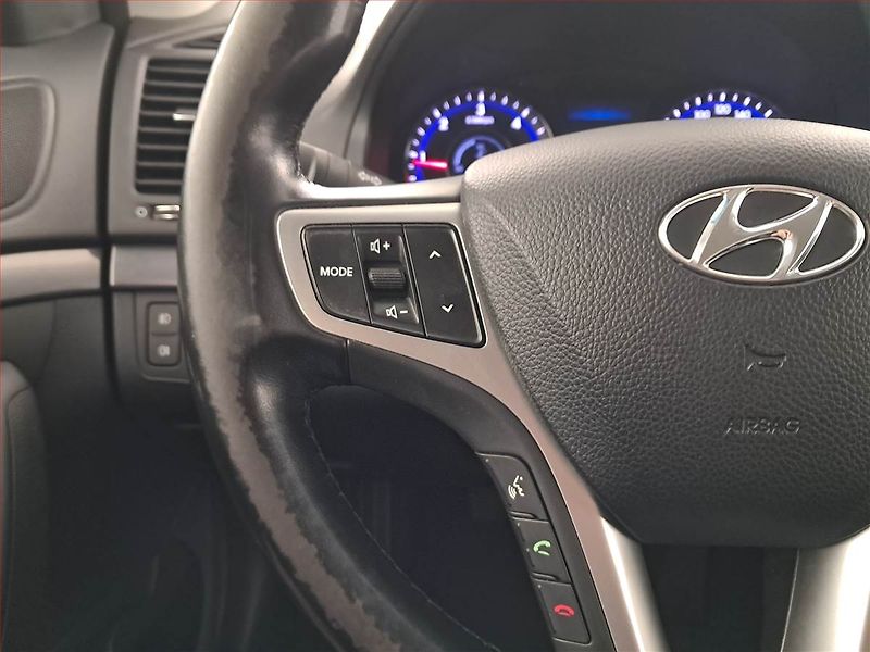 Hyundai i40 (2014) 1.7 CRDi, Serv.kniha, Xenony - fotka 16 z 19