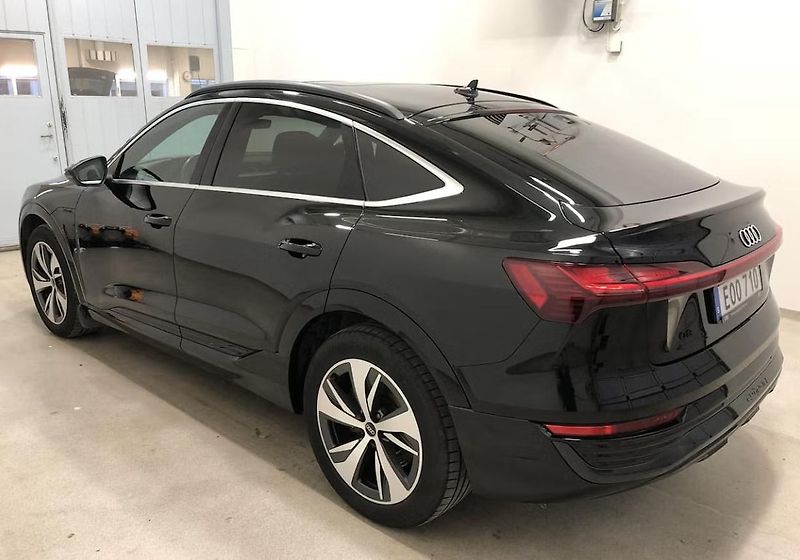 Audi Q8 e-tron 55 Sportback Q 360 Matrix Pano - fotka 3 z 12