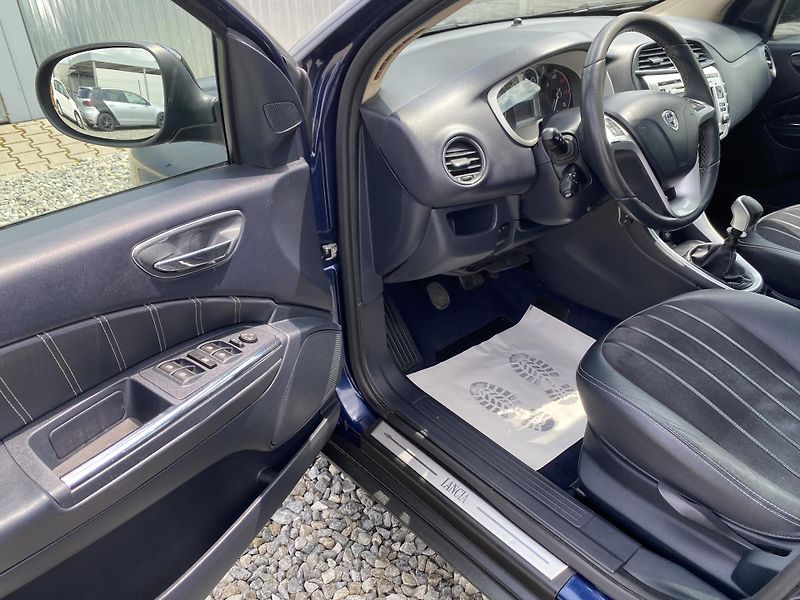 Lancia Delta 2.0JTD 165PS SPORT NAVI SERVIS - fotka 149 z 169