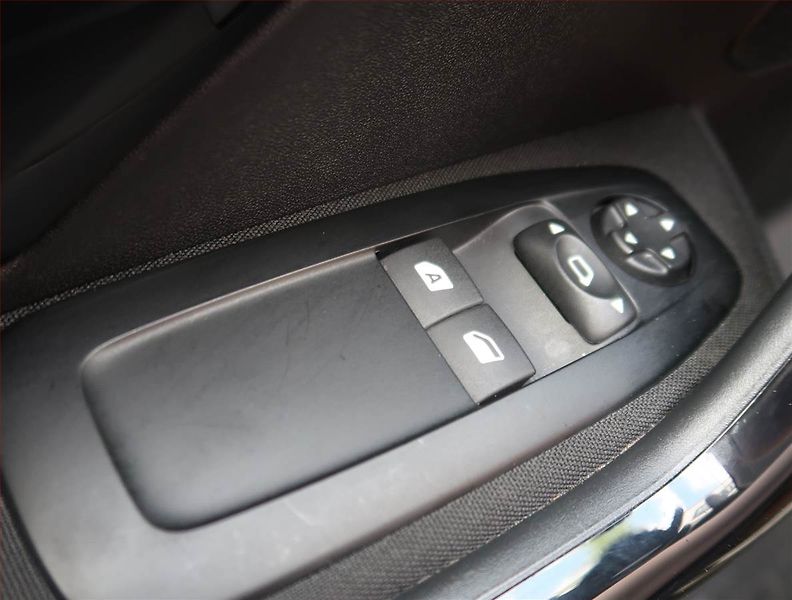 Peugeot 208 (2017) 1.6 BlueHDi, Serv.kniha - fotka 14 z 16