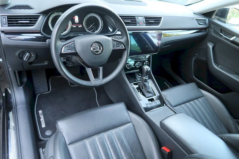 Škoda Superb (2018) Combi L&K  2,0 TDi/140 kW 4X4 - fotka 8 z 36