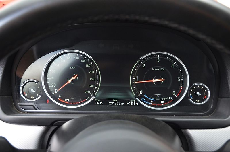 BMW Řada 5 (2016) 520d xDrive AT / ČR / M-PAKET - fotka 24 z 39