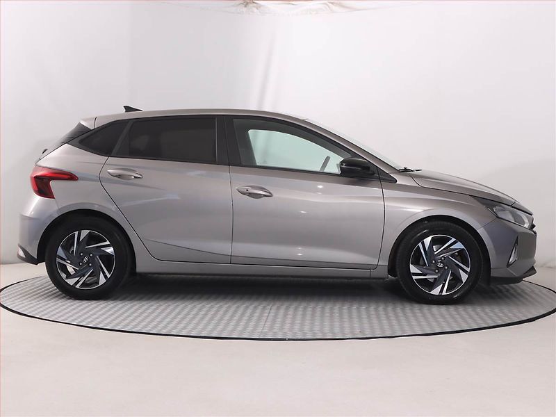 Hyundai i20 (2023) Family 1.0 T-GDI, Automat - fotka 6 z 21
