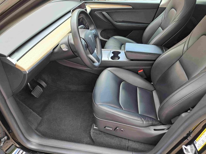 Tesla Model Y (2023) RWD 255kW Standard Rang SOH90% - fotka 11 z 17