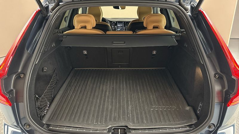 Volvo XC60 2.0 B5 AUT AWD Inscription - fotka 17 z 31