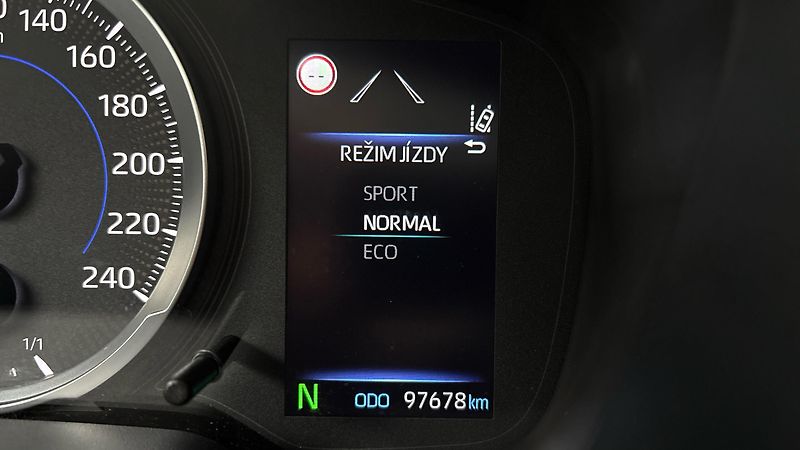 Toyota Corolla 1.8 Hybrid AUT Active Sedan - fotka 24 z 24