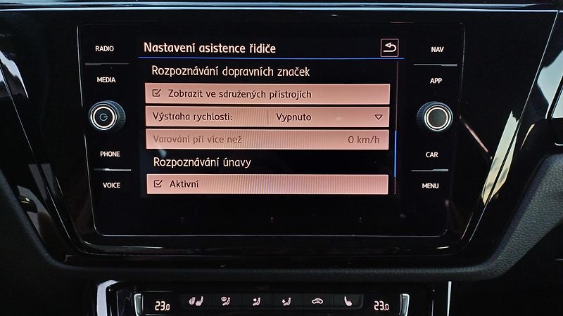 Volkswagen Touran 2.0 TDI 110kW HIGHLINE - fotka 43 z 50