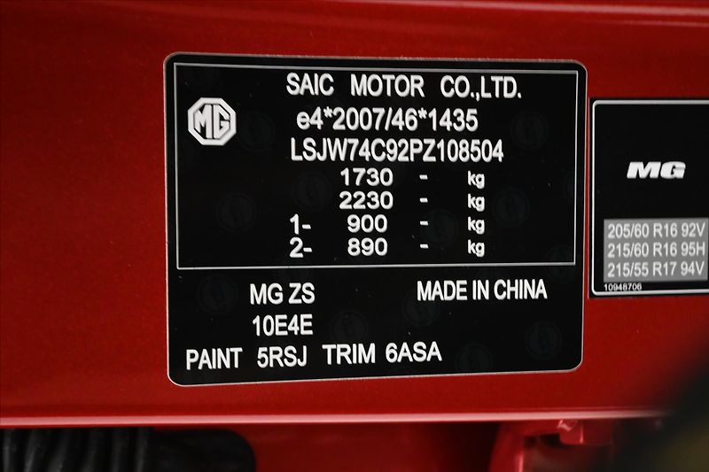 MG ZS 1,0 TGI 82 kW Elegance Záruka - fotka 12 z 30