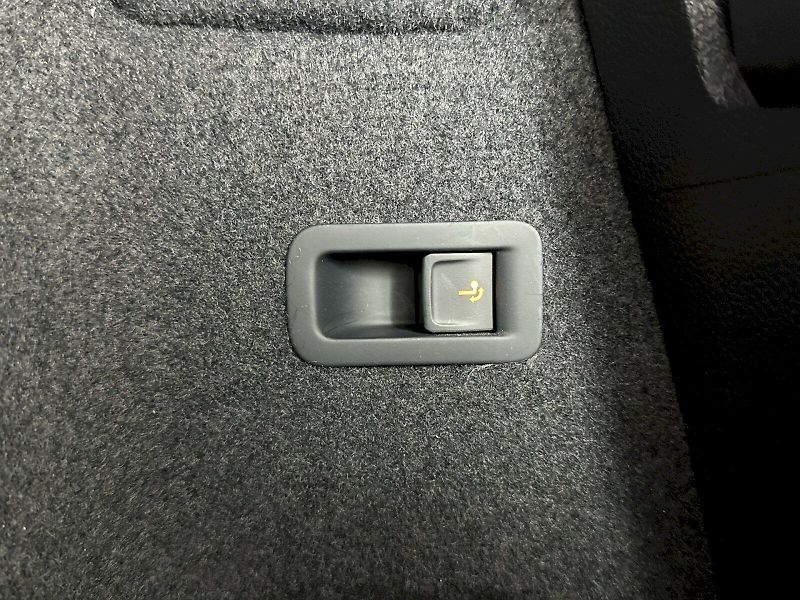 Škoda Karoq (2023) 2.0TDI 110kW Ambition Tour - fotka 31 z 32