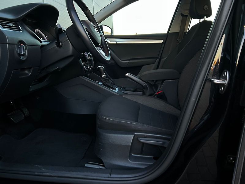 Škoda Octavia 1.6 TDI-DSG-NAVI-PARK.Č - fotka 15 z 46