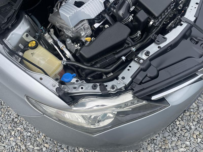 Toyota Auris 1.8i 16v HYBRID AUT SERVIS TOP - fotka 70 z 172