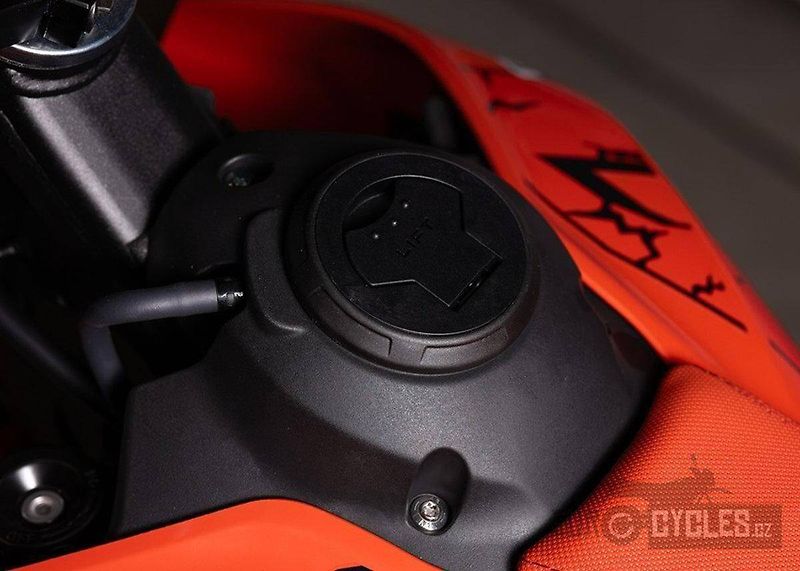 QJ Motor (2026) COV 125 Super Motard - Skladem - fotka 14 z 18
