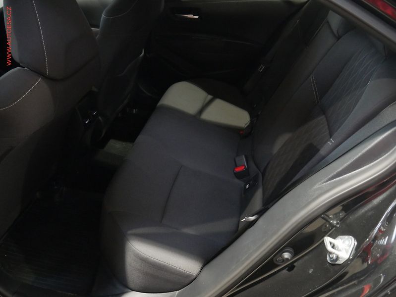 Toyota Corolla (2022) 1.5 i, 2.maj,ČR, Comfort, AT - fotka 10 z 16