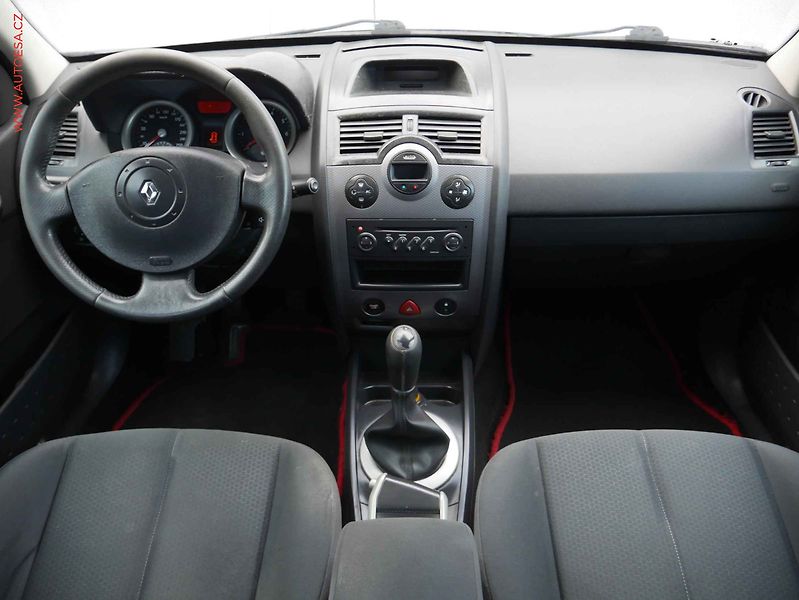 Renault Mégane (2003) 1.6 i, Panorama - fotka 8 z 16