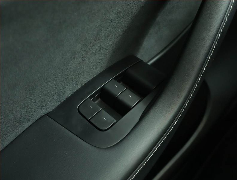 Tesla Model Y (2022) Long Range AWD 79kWh, SoH 92% - fotka 19 z 21