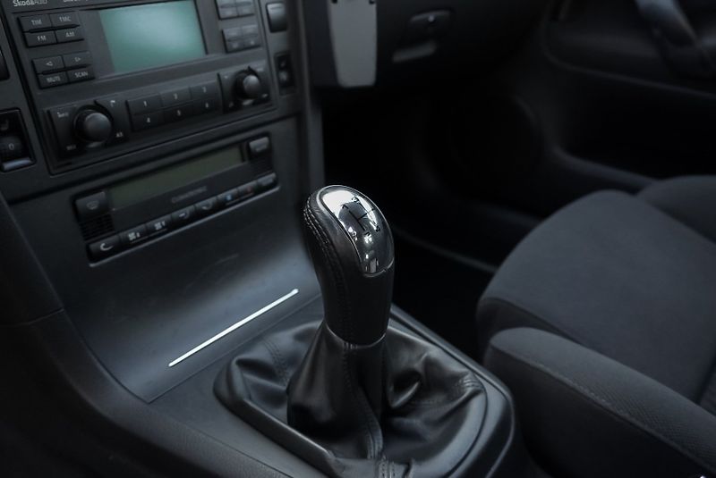 Škoda Superb 1.9 TDi COMFORT - fotka 23 z 31