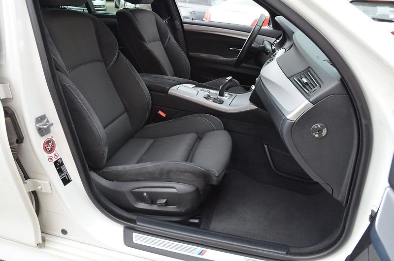 BMW Řada 5 (2016) 520d xDrive AT / ČR / M-PAKET - fotka 11 z 39