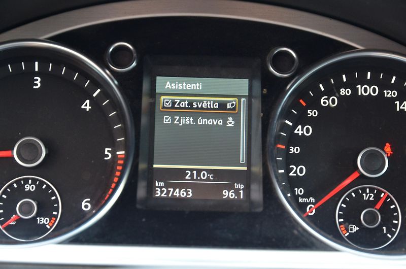 Volkswagen Passat (2014) 2.0 TDi 103kW Highline / ČR  - fotka 26 z 33