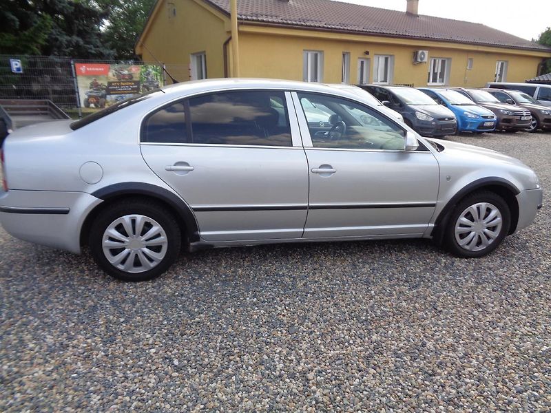 Škoda Superb 2,0 TDI - fotka 2 z 11
