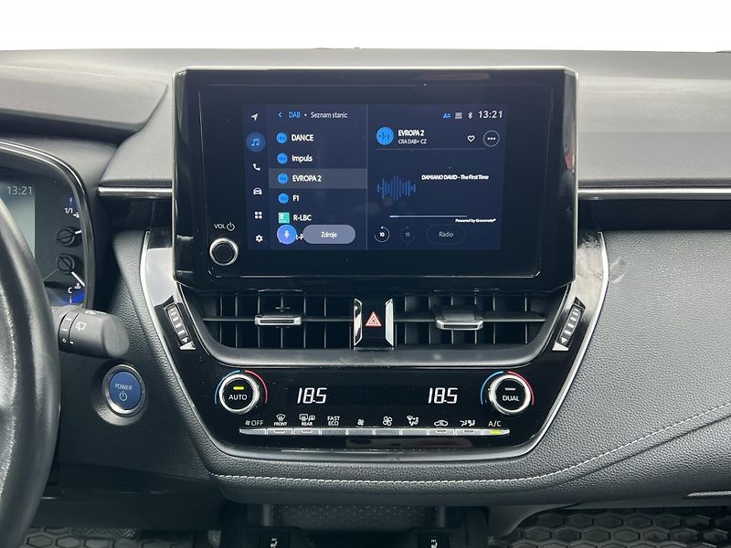 Toyota Corolla (2022) 1.8HYBRID Comfort KAMERA - fotka 13 z 21