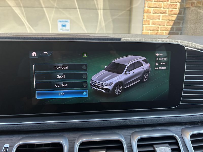Mercedes-Benz GLE (2023) 400d 4MATIC 9GTRONIC AMG Paket - fotka 143 z 166