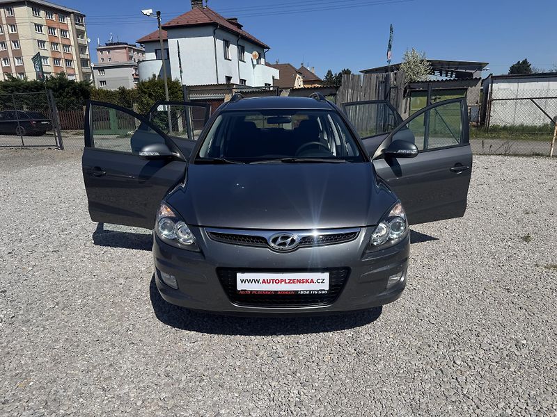 Hyundai i30 (2011) 1.4 CW,2 SADY KOL - fotka 8 z 31
