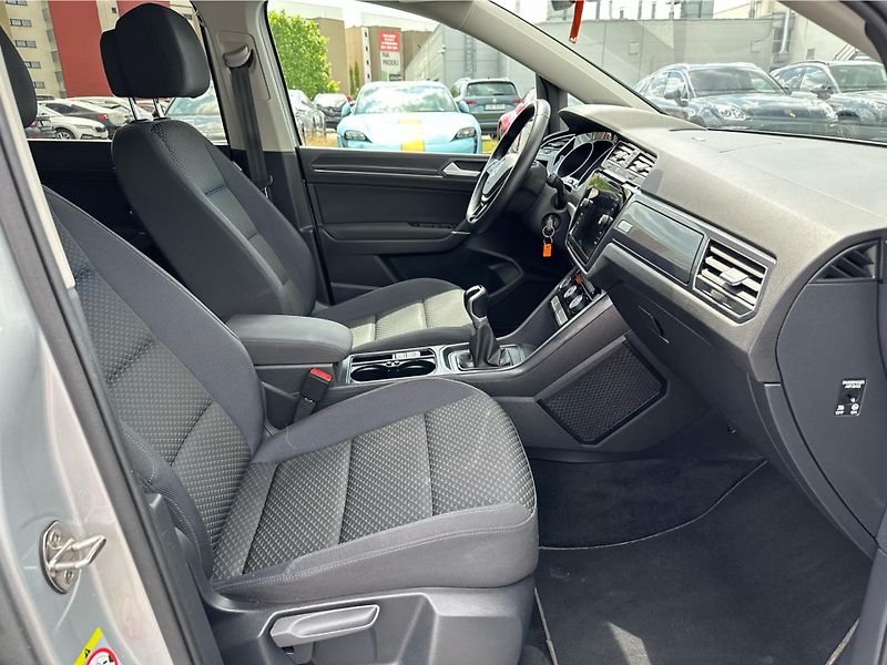 Volkswagen Touran Comfortline 2.0 TDI 85 kW MAN. - fotka 16 z 22