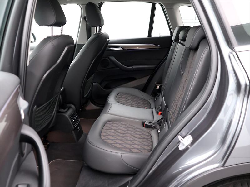 BMW X1 2.0 18d sDrive 110kW CZ - fotka 14 z 31