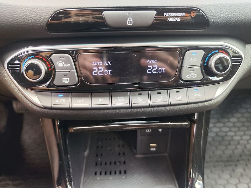 Hyundai i30 1.0 T-GDI/73kW Style DCT - fotka 24 z 37