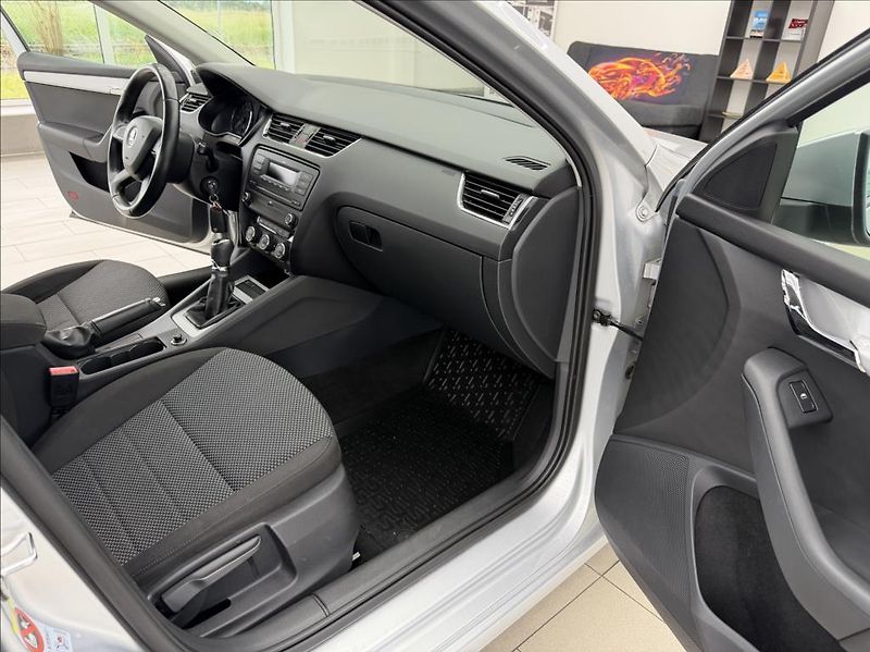 Škoda Octavia 1,6 TDi,digiklima,vyhř.sed,tem - fotka 10 z 25