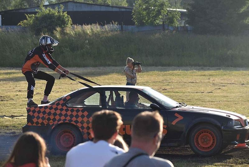 Kaskadéři z Flott Cascaders team předvedli v Bruntále své klasické autorodeo 25. června. V České Vsi vystoupí 28. června a v Bludově 1. července.