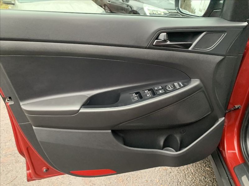 Hyundai Tucson 1,6 CRDI 4x4 N Line 1.MAJ.,ČR - fotka 17 z 24