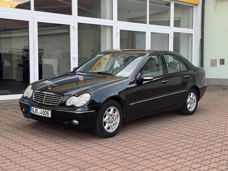 Mercedes-Benz Třídy C (2005) 200 kompressor - fotka 2 z 11