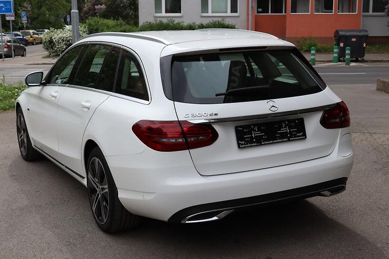Mercedes-Benz Třídy C 300de PLUG-IN HYB KOMBI 225kW - fotka 13 z 48
