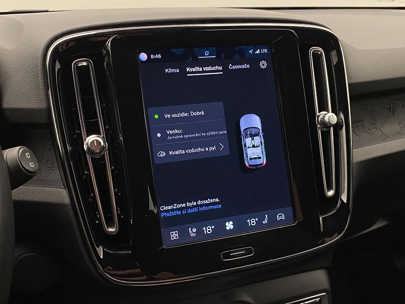 Volvo XC40 PURE ELECTRIC RECHARGE PLUS - fotka 40 z 50