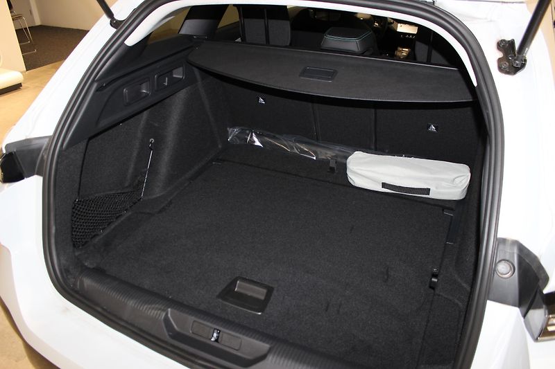 Peugeot 308 (2025) Allure Hybrid 136e-DCS6,DPH,ČR - fotka 23 z 23