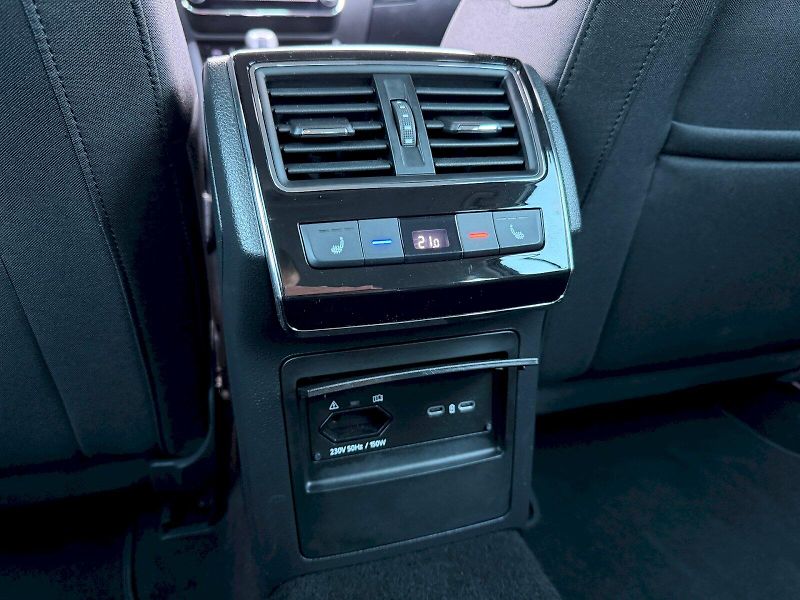 Škoda Superb (2023) 2.0 TDI 110kW DSG Style Plus M - fotka 25 z 35
