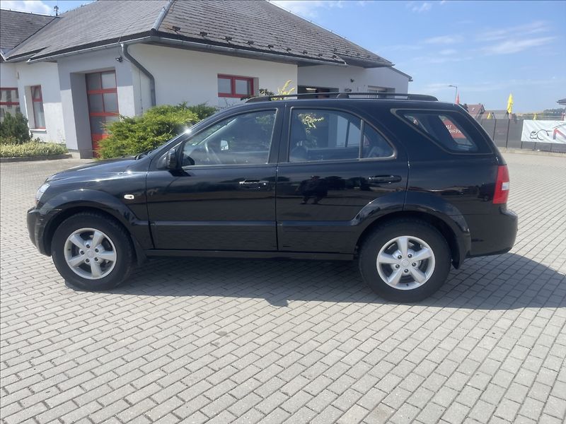 Kia Sorento 2,5 CRDi 125kw Automat Tažné - fotka 2 z 35