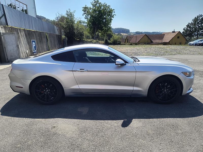 Ford Mustang (2016) 3.7 V6 225KW/AUTOMAT - fotka 11 z 46