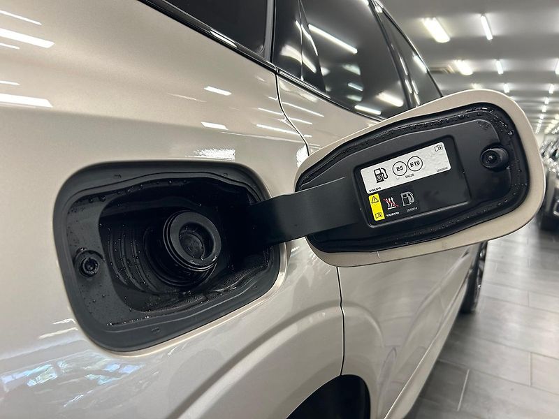 Volvo XC60 (2023) T8 AWD Ultimate+ DARK záruka - fotka 25 z 31