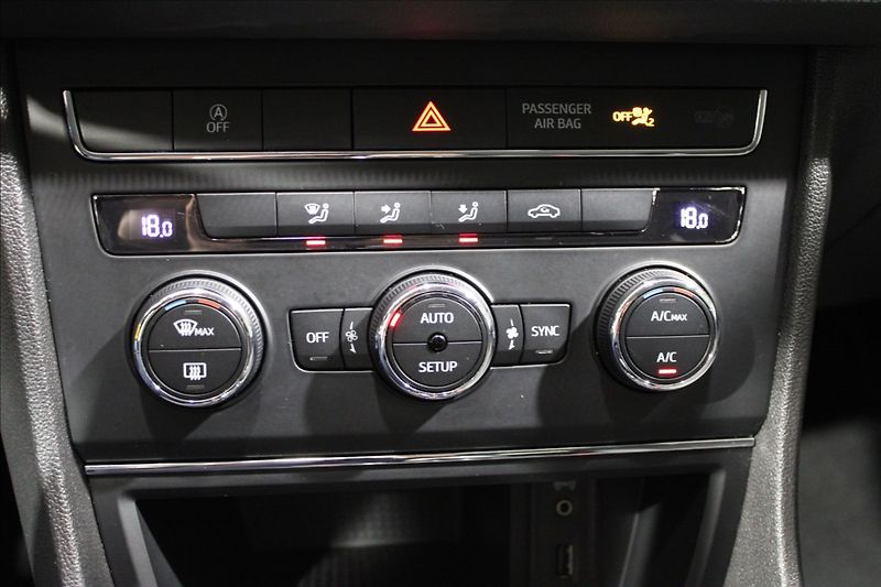 Seat Leon 1,4 TGi Style LED CZ původ - fotka 25 z 29