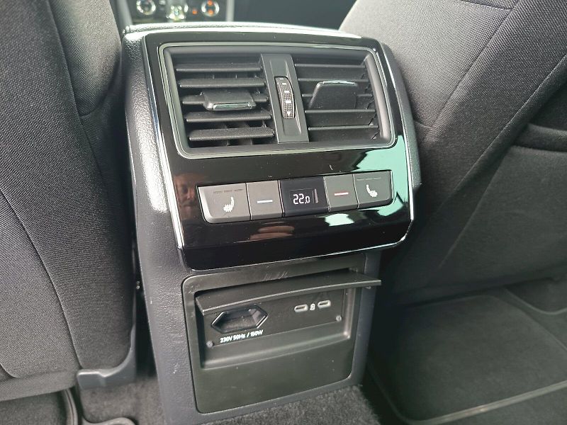 Škoda Superb (2022) 2.0TDI 110kW DSG COMFORT PLUS - fotka 29 z 35