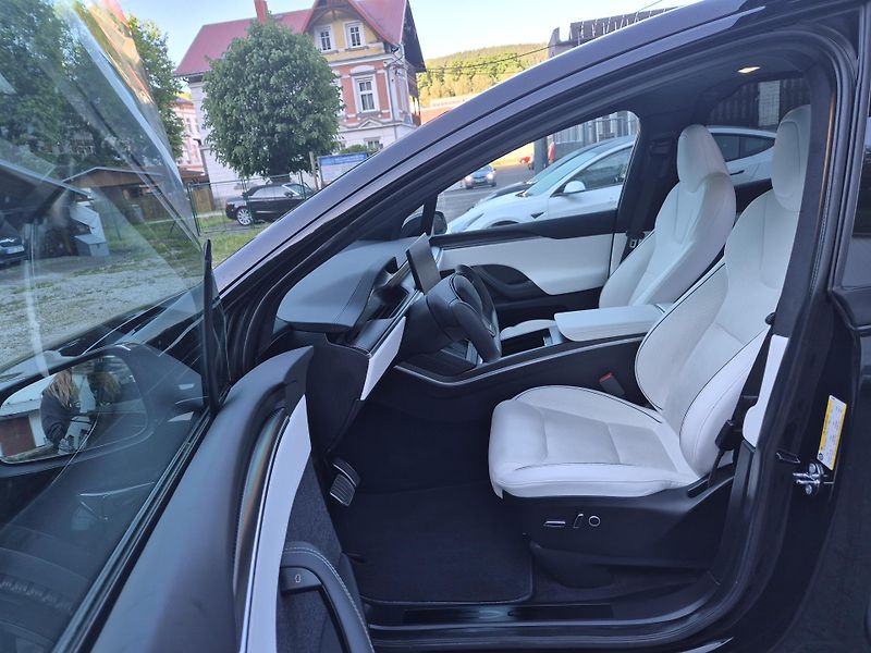 Tesla Model X 100kwH PLAID 750kw TZ - fotka 11 z 48