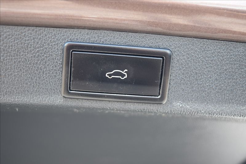 Škoda Octavia 2,0 TDI 110KW DSG TAŽNÉ NAVI - fotka 22 z 47