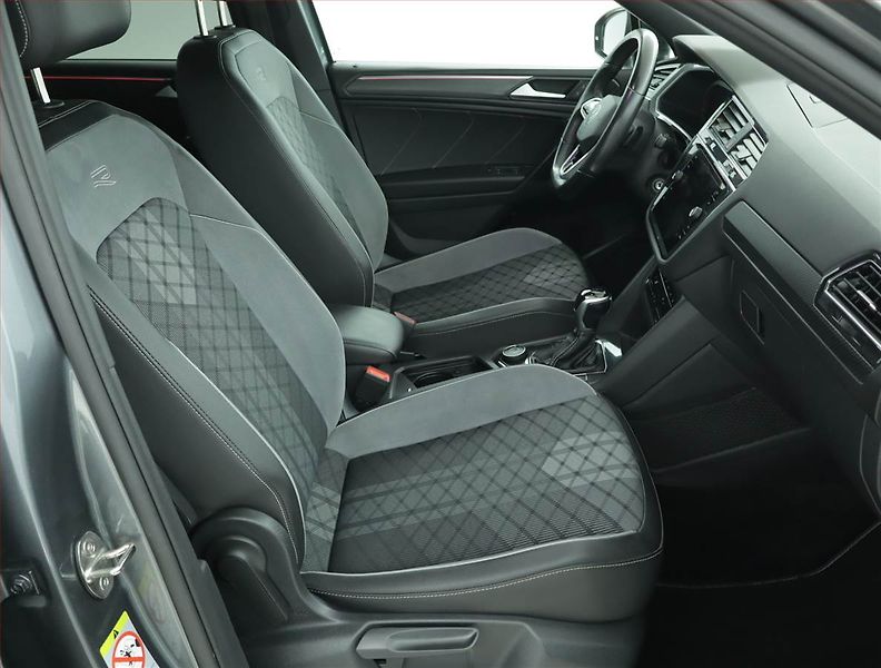 Volkswagen Tiguan Allspace (2023) R-Line 2.0 TDI - fotka 9 z 17