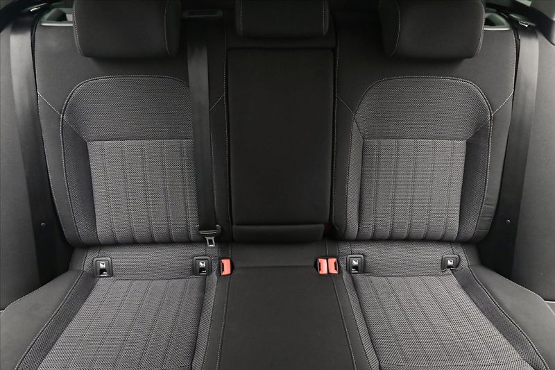 Škoda Superb 2,0 TDI 110 kW DSG Style Záruk - fotka 29 z 32