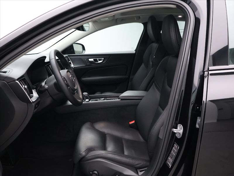 Volvo S60 2,0 B5 184kW AWD Ultimate Dark - fotka 11 z 29