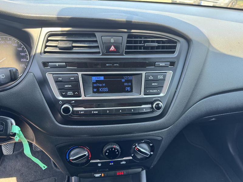 Hyundai i20 1.1CRDi,55kw,klima,ČR,1.maj. - fotka 26 z 31